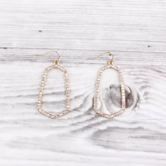 🔴 5/$20 Crystal geometric drop gold earrings NEW - Picture 4 of 6